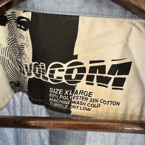 Men’s Volcom button up - Picture 3 of 5